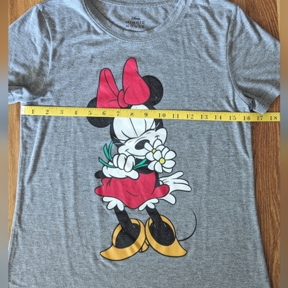 Disney Minnie‎ Mouse Holding Daisies Vintage Disney T-Shirt, Minnie Mouse Tee, S - Picture 6 of 8